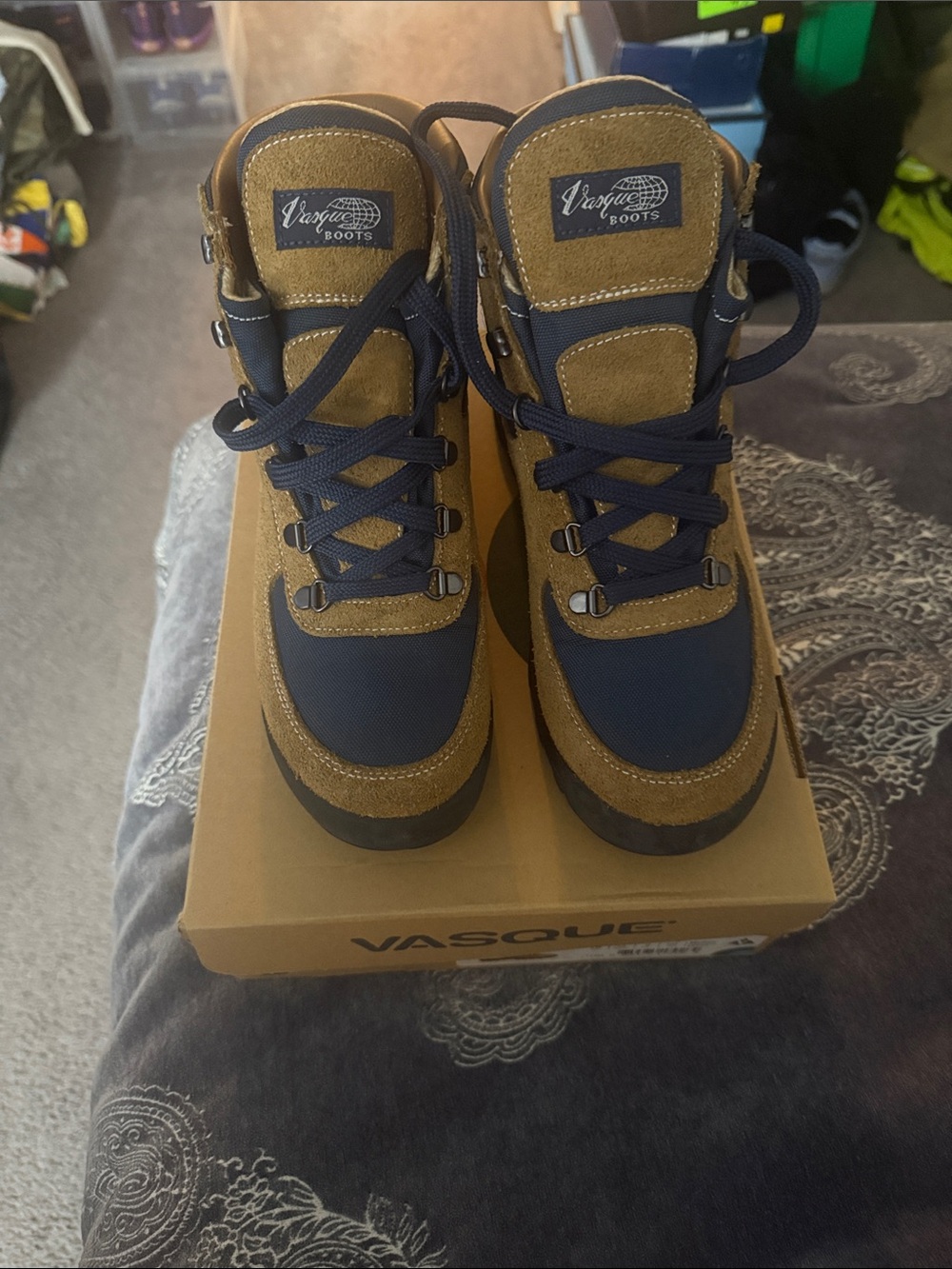 Vasque Men Tan and Navy Vintage Outdoor Hiking Boots